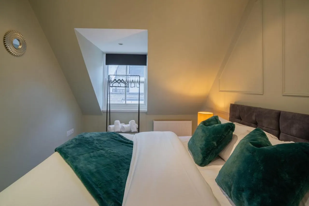 4 Bedroom House By Primal Estates Short Lets In Hove 0*,