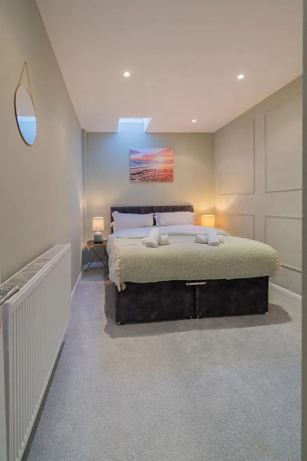 4 Bedroom House By Primal Estates Short Lets In Hove